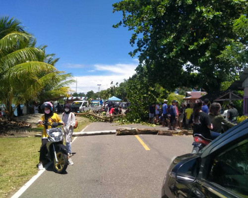Jalur Lintas Seram Kembali Normal, Setelah 8 Jam Diblokade Warga Kamarian 