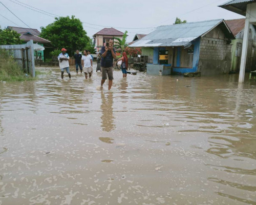 Banjir Rob di Hote, 71 Keluarga Mengungsi