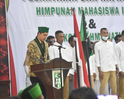 Raihan Ariatama Lantik Pengurus HMI Cabang SBT