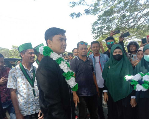 Datang di SBT, Ketum PB HMI Disambut Meriah