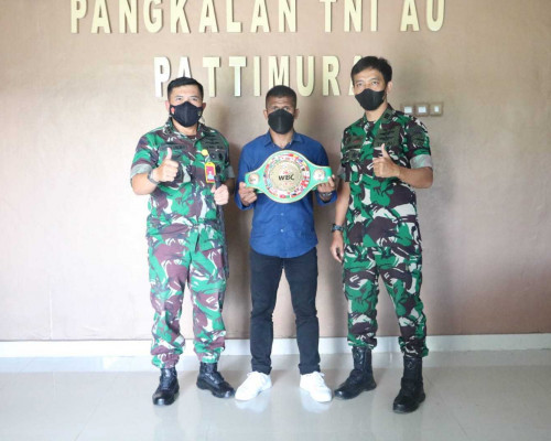 Petinju Nasional Asal Maluku Ini Motivasi Para Casis Bintara dan Siswa SMA Angkasa 