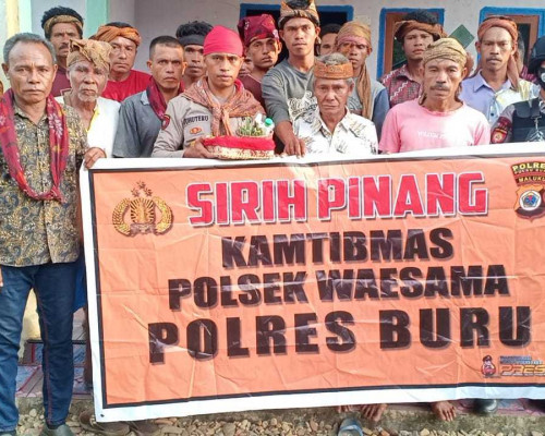 Atasi Konflik Warga, Polsek Waesama Pakai Pendekatan Adat