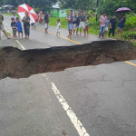 Jalan Trans Seram Putus, Lalu Lintas Lumpuh