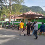 Jelang Lebaran, Warga Kristen di Namrole Bersihkan Masjid