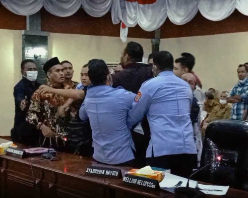 Dua Legislator Maluku Tengah Adu Mulut, Nyaris Saling Jotos
