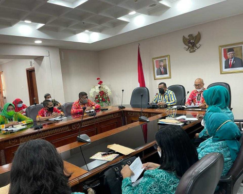 Rapat Tim Pokjanal Posyandu Maluku, Ini Harapan Sekda 