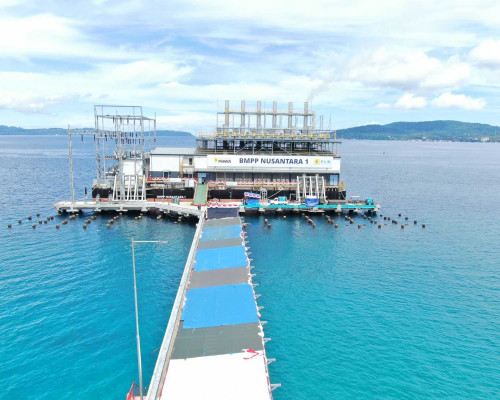 Pembangkit Listrik Terapung Pertama Buatan Indonesia Resmi Beroperasi di Maluku