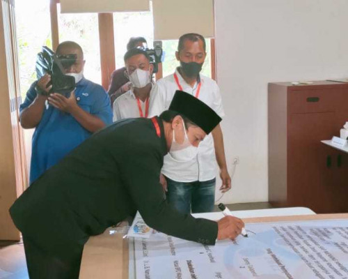 Lima Calkades Wayame Teken Pakta Integritas 