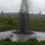 Bekas Sumur Bor Semburkan Lumpur, Warga Panik 