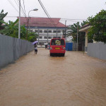 Banjir dan Pohon Tumbang, Jalan M. Putuhena Lumpuh