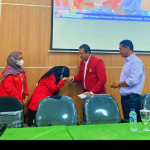 Andi Amran Beri Beasiswa Bagi Maba Yatim Piatu dan Kurang Mampu 23 Orang