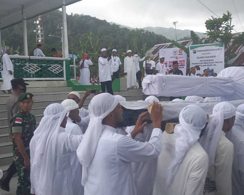 Pemancangan Tiang Alif Masjid Jami Luhu Diiringi Lantunan Selawat
