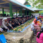 Kapolsek Pulau Haruku Larut Bersama Warga Dalam Ritual Cuci Keramat