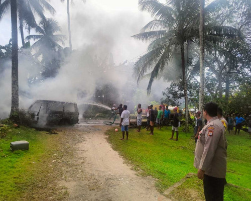 Sempat Melihat Api Menyambar, Mobil Milik Yohanes Ludes Terbakar