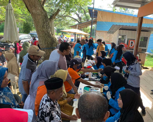 Peringati WDP, Ikatan Apoteker Indonesia Cabang SBT Gelar Baksos