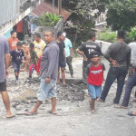 Pemkot Lamban, Warga Swadaya Perbaiki Jalan