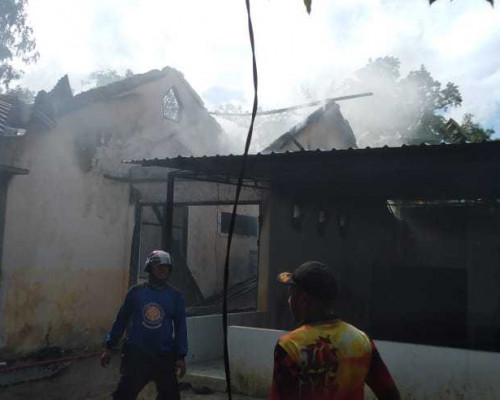 Asrama Pegawai Bea Cukai di Poka Ludes Terbakar