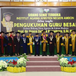 Rektor IAKN Ambon Dikukuhkan Sebagai Guru Besar 