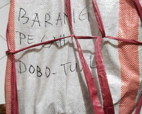 Karton Bertuliskan Awas Barang Pecah, Isinya Ternyata Dua Gadis