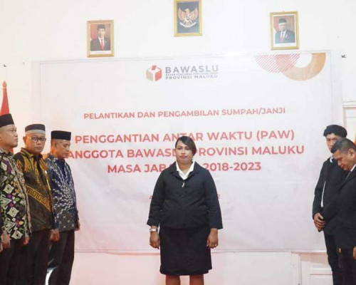 Revency Rugebregt, PAW Anggota Bawaslu Maluku Resmi Dilantik