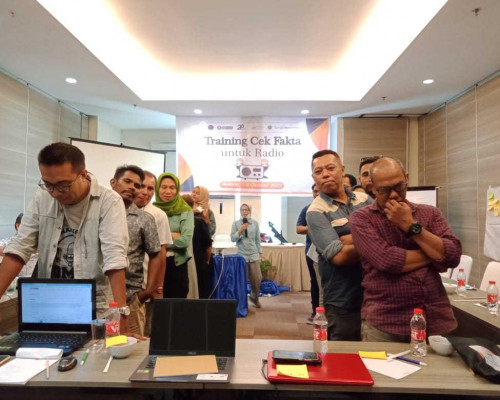 AJI Ambon Gelar Training Cek Fakta untuk Radio