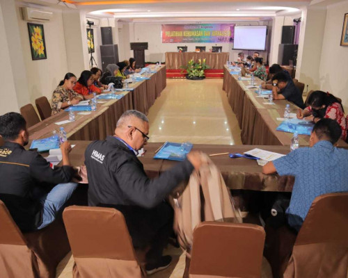 Ambon Ekspres Gelar Pelatihan Kehumasan dan Jurnalistik
