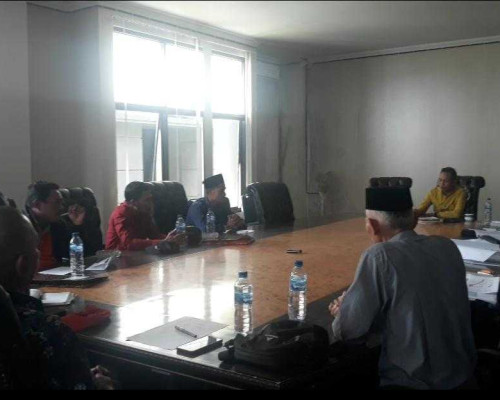 DPRD Surati Pemkab SBB, Desak Gugurkan Keputusan Panitia Pilkades Luhutuban 