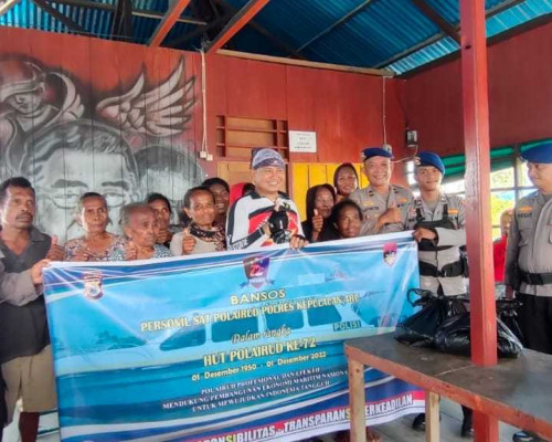 Jelang HUT Polairud, Polres Kepulauan Aru Berbagi Bantuan Beras