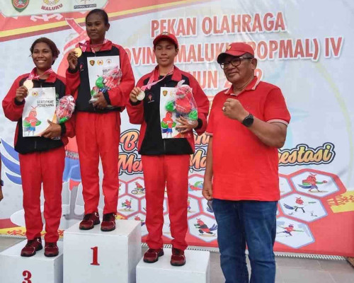 Malra Sapu Bersih Medali Emas Renang Kolam