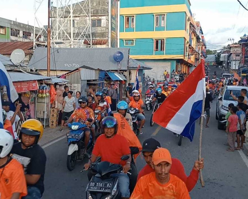 Hollanders Tanimbar Konvoi Damai Jelang Laga Belanda Lawan Argentina