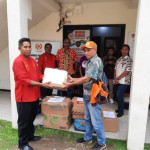 Peduli Sesama, SMAN 2 Ambon Serahkan Sembako Bagi Korban Kebakaran Mardika