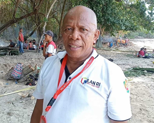 Pantai Cinta Kasih di Wowonda, Hasil Karya Batlajeri