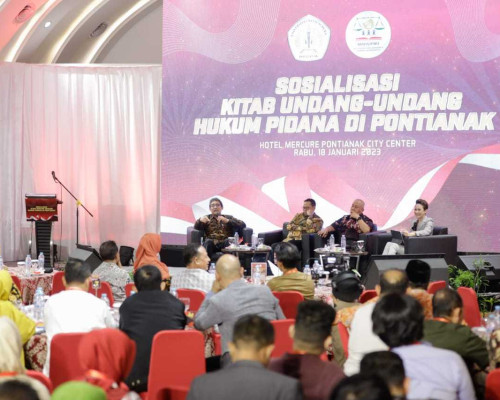 Gandeng Tiga Guru Besar, MAHUPIKI Sosialisasi KUHP Baru di Pontianak