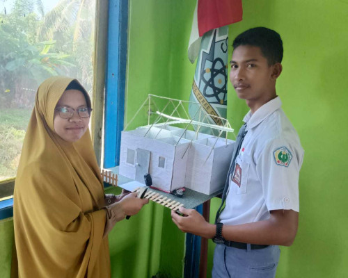 Guru MP di SMAN 3 Buru Adopsi Kurikulum Merdeka