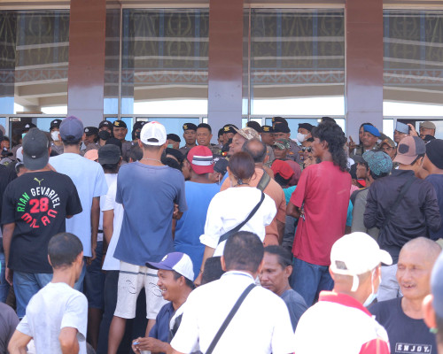 Stop Bangun Lapak di Terminal Mardika!