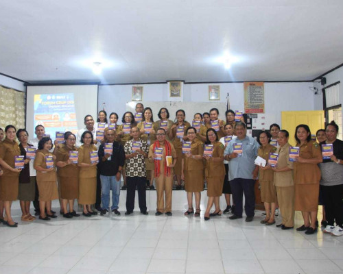 Buku  “Bergerak Bersama”  SMA Kristen YPKPM Ambon Diluncurkan 