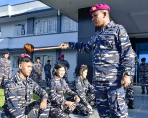 Latuconsina Pimpin Upacara Kenaikan Pangkat Prajurit TNI AL