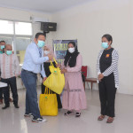 Ameks-Pegadaian Ambon Berbagi Paket Stunting