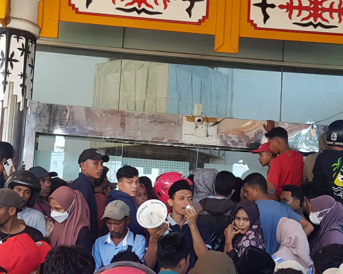 Demo Pelni, Masyarakat Tehoru dan SBT Minta Penambahan Kapal