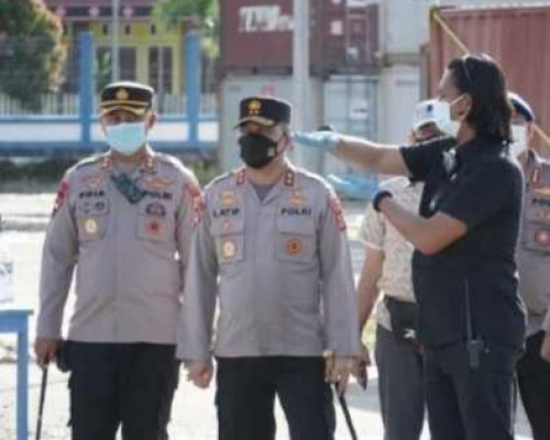 Polisi Belum Membuka Kontainer Misterius