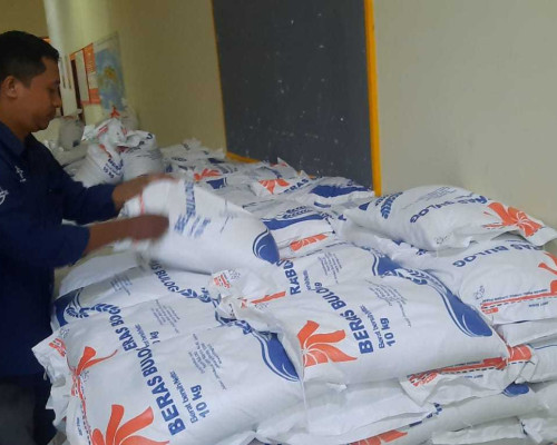 Pos Cabang Ambon Salurkan 87.889 Bantuan Pangan di Maluku