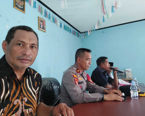Sekda Bursel Minta SD 01 Ambalau Dibuka
