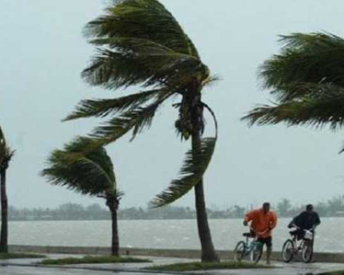 Cuaca Ekstrim Mengintai, Warga Bursel Diminta Waspada