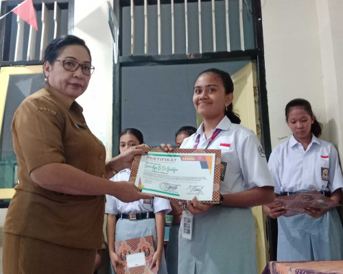 Lima Pelajar SMA Kristen YPKPM Ambon Torehkan Prestasi di Tingkat Nasional