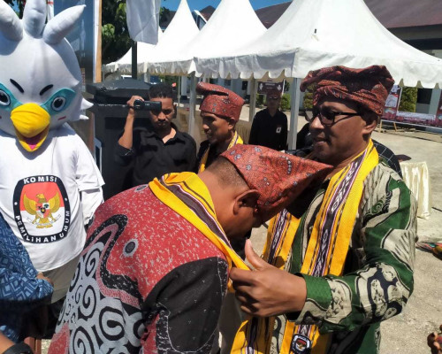 Kirab Bendera Peserta Pemilu Diarak Keliling Kota Namrole