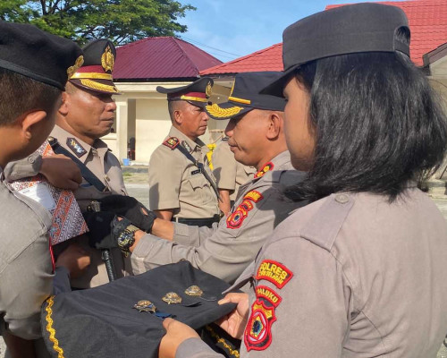 Gumilar Lantik Tiga Perwira Polres Bursel