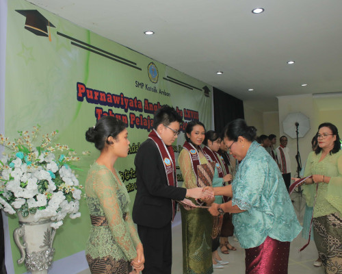 SMP Xaverius Ambon Purnawiyata 125 Pelajar Angkatan 2022-2023