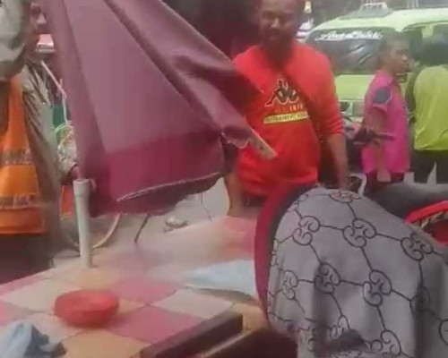 Pedagang Ditindas, Dewan Minta Pasar Mardika Dikelola Pemda