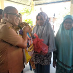 Pemkab Bursel Beri Bantuan Bagi Korban Banjir di Desa Waefusi