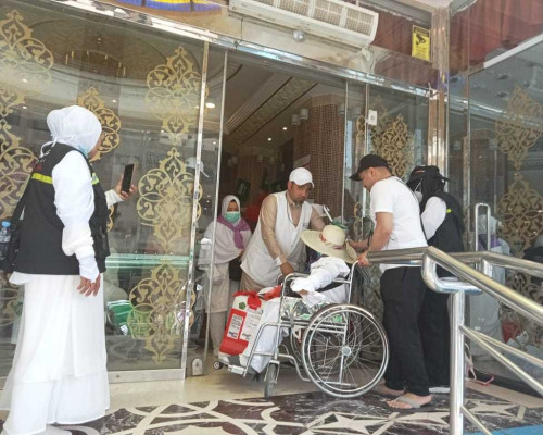 Sakit, 5 Orang Jamaah Haji Maluku Terpaksa Wukuf di Dalam Mobil